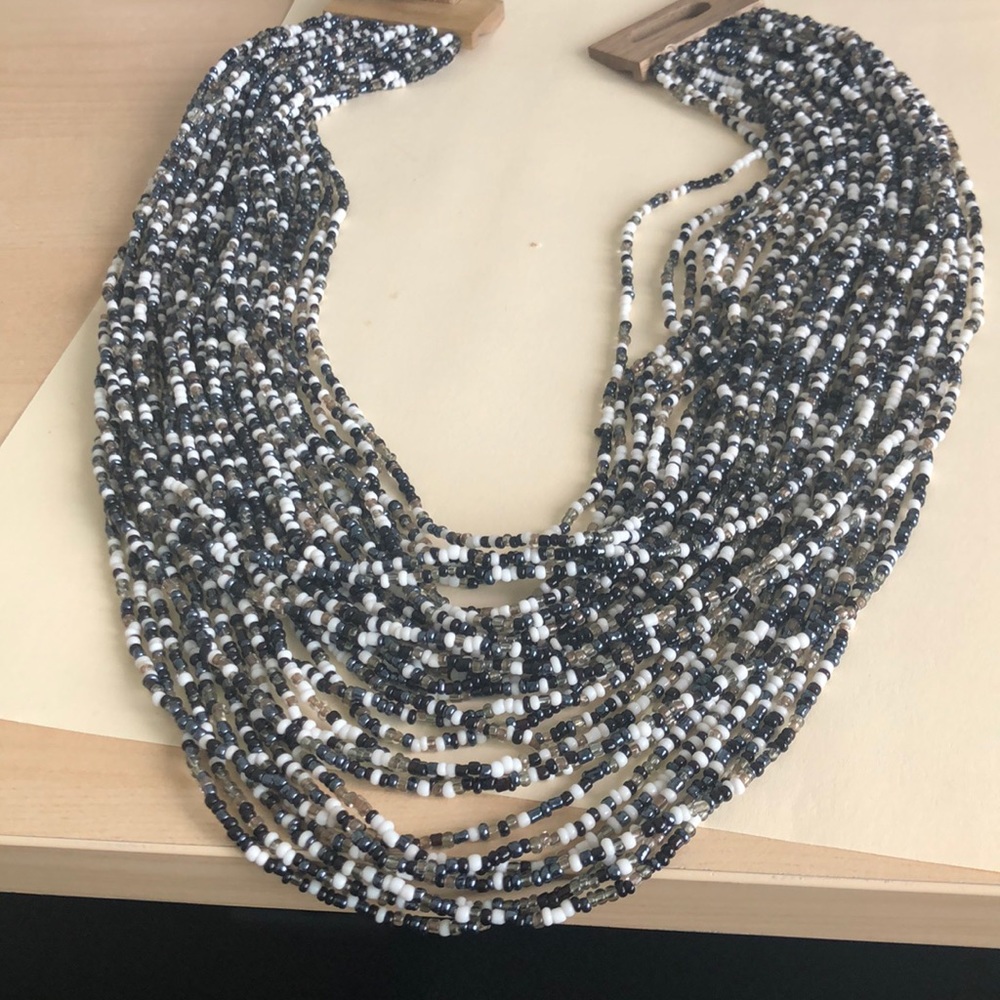 Beaded full necklace with wooden hook